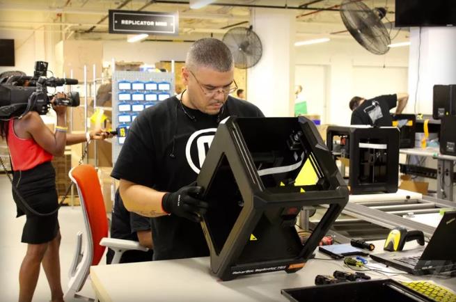 3D打印机制造巨头MakerBot外包业务给捷普公司

3d打印机价格表,3d打印机多少钱一台,3d打印机发展前景,3d打印机原理,3d打印技术,3d打印机品牌排名,3d打印机品牌,3d打印机用什么软件,3d打印机视频,3d打印机模型