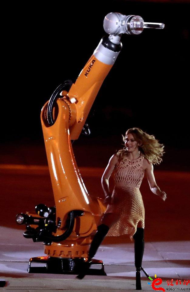 3D打印服装_残奥会开幕式之星Amy Purdy的3D打印连衣裙闪耀舞台